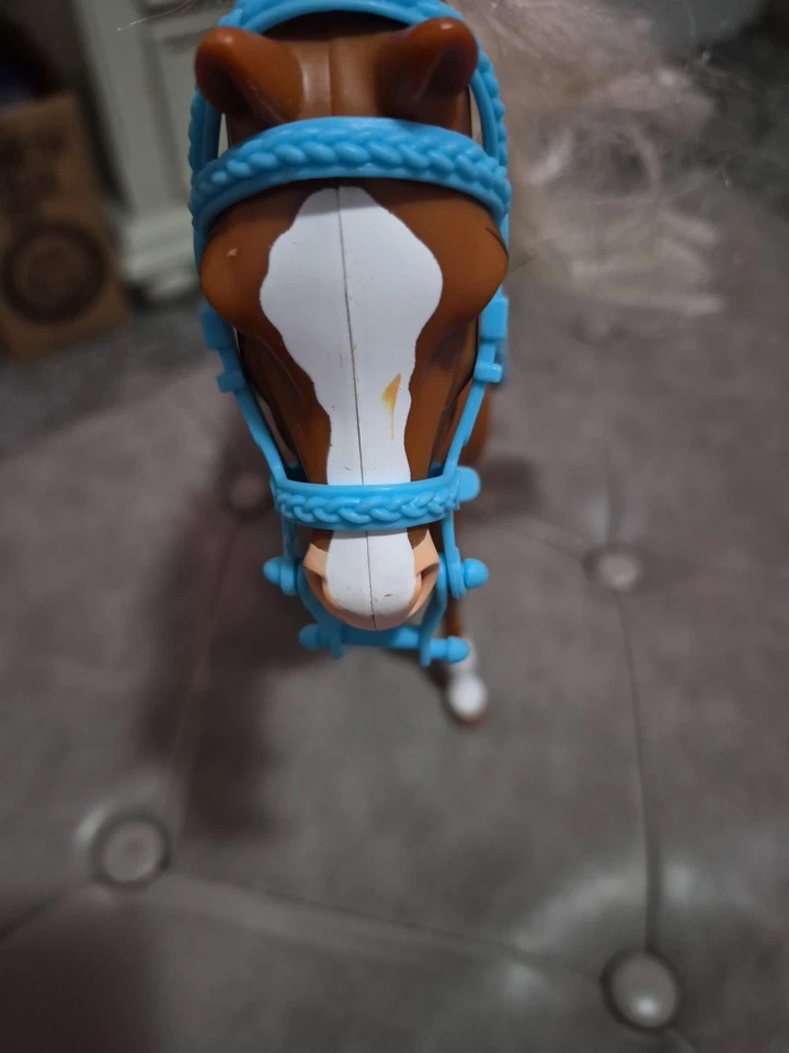 MUÑECA BARBIE RARA 2002 FLOR BELLEZAS CABALLO MARRÓN + SILLA AZUL Foto 3 de 3