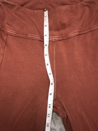 Free People Movement Hot Shot Kick Flares XS Orange Rust Split Front - Imagen 7 de 8