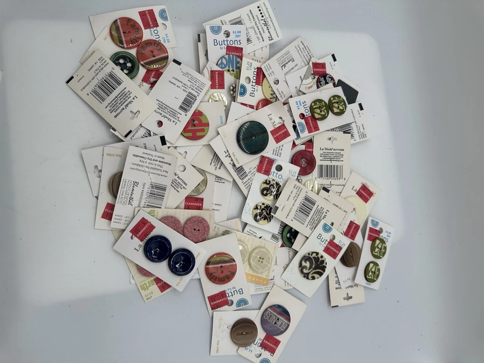 Vintage Buttons Lot On Original Cards Styles La Mode & Others - Image 2 of 4