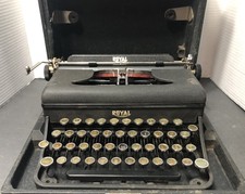 Antique Royal Typewriter In Black Carry Case  Older Model