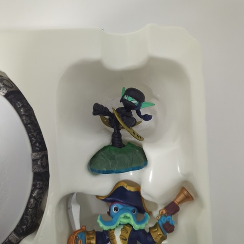 Skylanders Swap Force PS4 Activision Starter Pack w/ Game Figures Portal - Picture 6 of 13