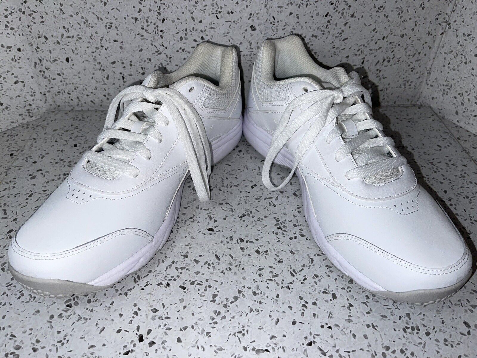 Reebok Memory Tech Mens White Sneakers Oil/Slip R… - image 5