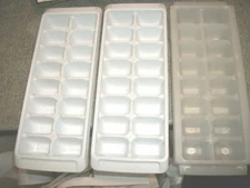3 Plastic Ice Cube Trays 2 Rubbermaid #2867 & 1 Unbranded