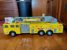31" Tonka Yellow Fire Truck 328 Rescue Ladder Lights Sirens Work 2011 Titans