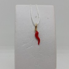 CIONDOLO CORNETTO PORTAFORTUNA SMALTATO ROSSO IN ORO GIALLO 18KT 0,45 GR. (7264)
