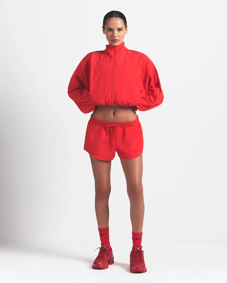 CHAQUETA CORTA NikeSKIMS Nike x SKIMS Tejido Nylon Edición Limitada Rubí S Preventa Foto 4 de 4