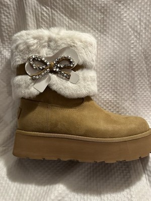 Guess Dowry Rhinestone Bow Cozy Platform Boots Tan Faux Fur New w/ Tags