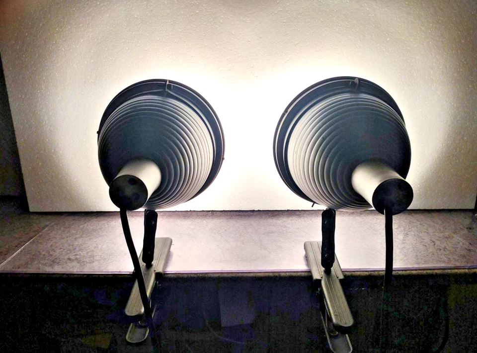 Coppia di fari  da teatro cinema discoteca anni 60/70 in alluminio Modernariato - Immagine 3 di 4