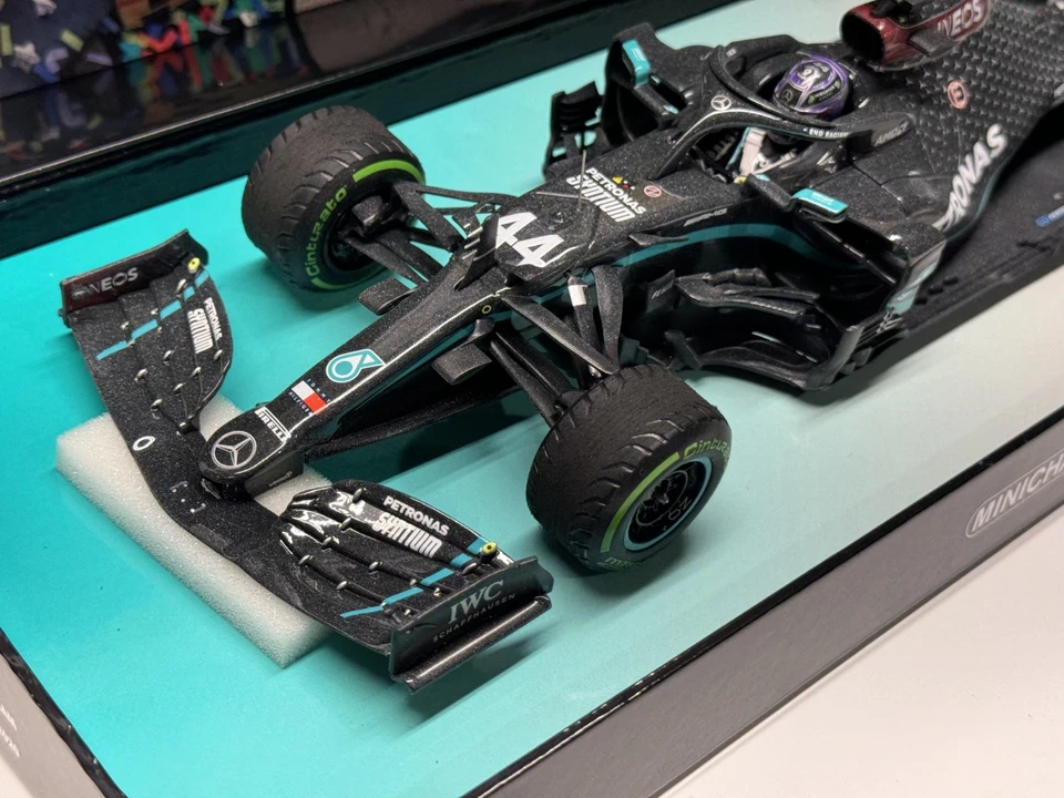 Minichamps 1/18 Mercedes F1 W11 Lewis Hamilton 2020 7x World Champion Box Set - Image 4 of 4