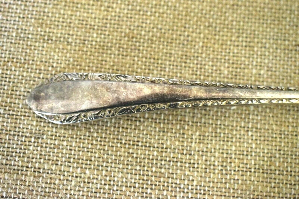 Cucharón Royal Crest flor silvestre plata esterlina salsa maciza 6 3/8" sin monograma  Foto 2 de 4