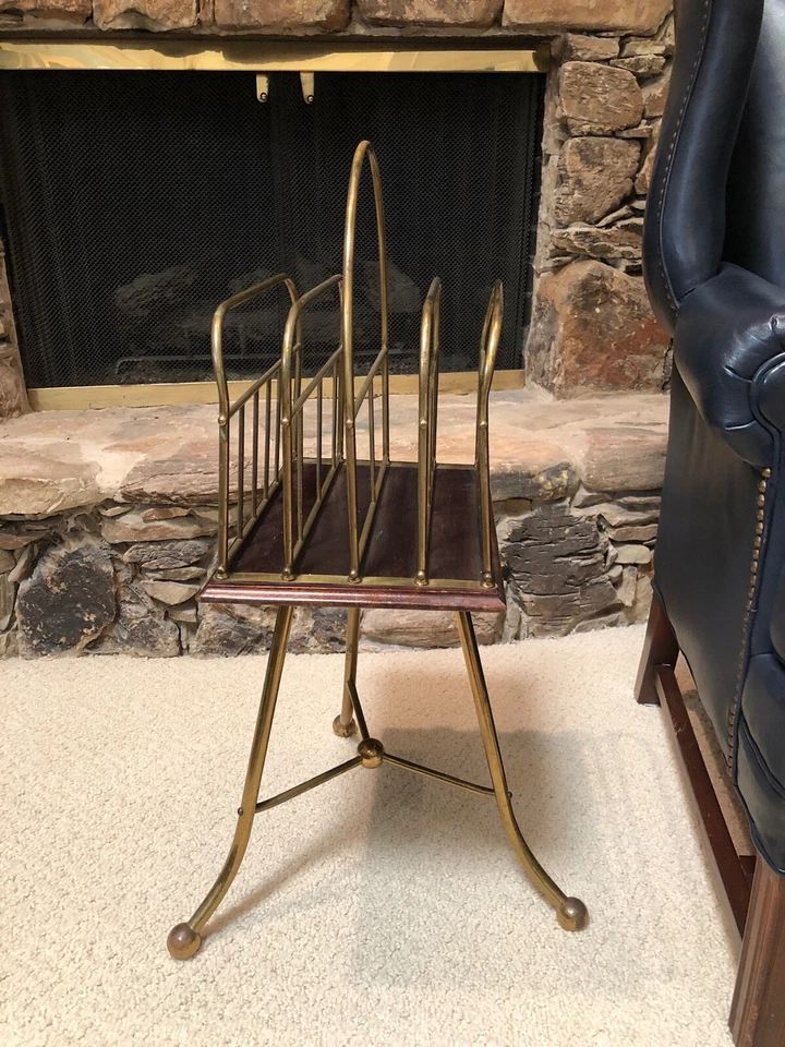 ANTIGUO SOPORTE DE REVISTA DE PERIÓDICO INGLÉS DE LATÓN Y CAOBA GIRATORIO  Foto 3 de 4