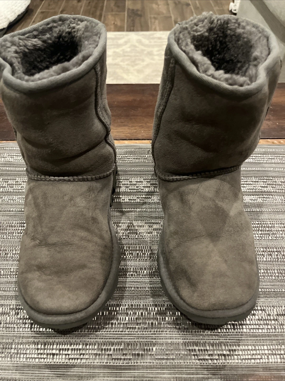 UGG Essential Short 5835 Chestnut Women's Size 5 Taupe Snow Boots Lined Suede