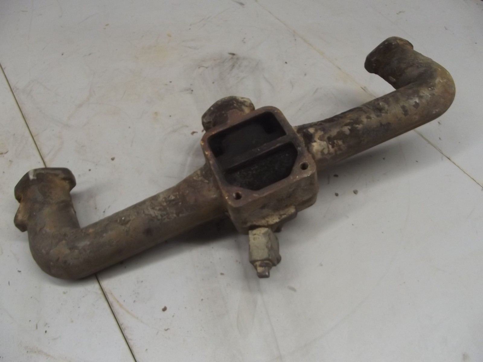 CHEVROLET 6 CYLINDER INTAKE MANIFOLD 235 I6 3754644 chevy truck