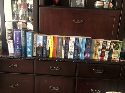 25 x Stephen King   Cujo/Under the Dome/Insomnia/IT/Dead Zone/Mr Mercedes/Later