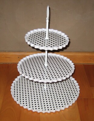 Etagere dreistöckig ''Dotty'' von Zak Designs Farbe: Weiß mit schwarzen Punkten