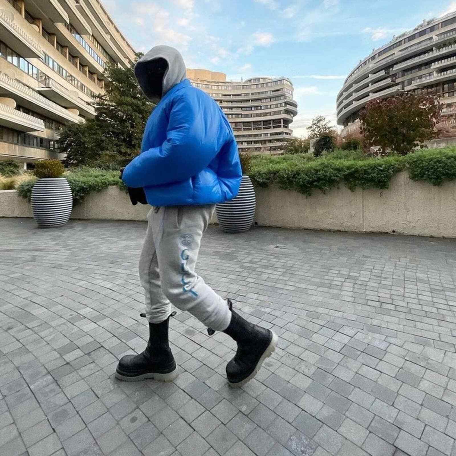 Yeezy x Gap Blue Puffer Round Jacket-L image 2