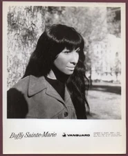 BUFFY SAINTE MARIE folk singer songwriter ORIG PHOTO 8x10 indigenous Canadian