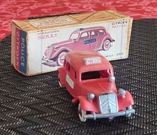 dinky toys traction citroen 11BL malle plate rouge et noire