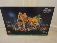LEGO Disney Princess: Snow White and the Seven Dwarfs' Cottage (43242)
