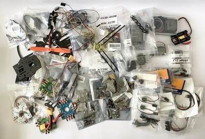 Diverse Drohnenteile, meist unbenutzt. Flight Controller, Power Boards, Kabel etc.
