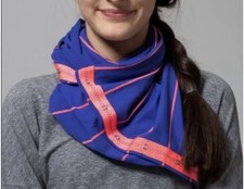 IVIVVA lululemon-hot pink/blue-snap-Infinity scarf-endless Possibilities OS