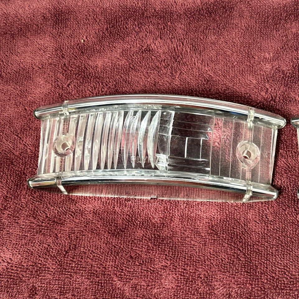 Plymouth Fury Savoy Belvedere 1959 diestro y derecho luces de señal de giro/estacionamiento lentes nuevas de stock Foto 2 de 4