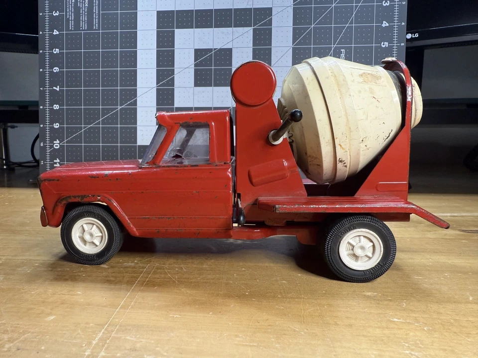 Винтажный красно-белый цементный смеситель грузовик 1960-х Tonka Mini Jeep - Изображение 3 из 4