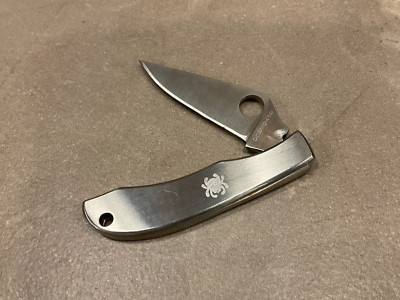 Spyderco Steel Honeybee Plain Lanyard-Hole Folding Knife Pocket Folder - C137P