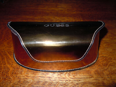 '' GUESS '' GOLD COLOR HARD GLASSES CASE