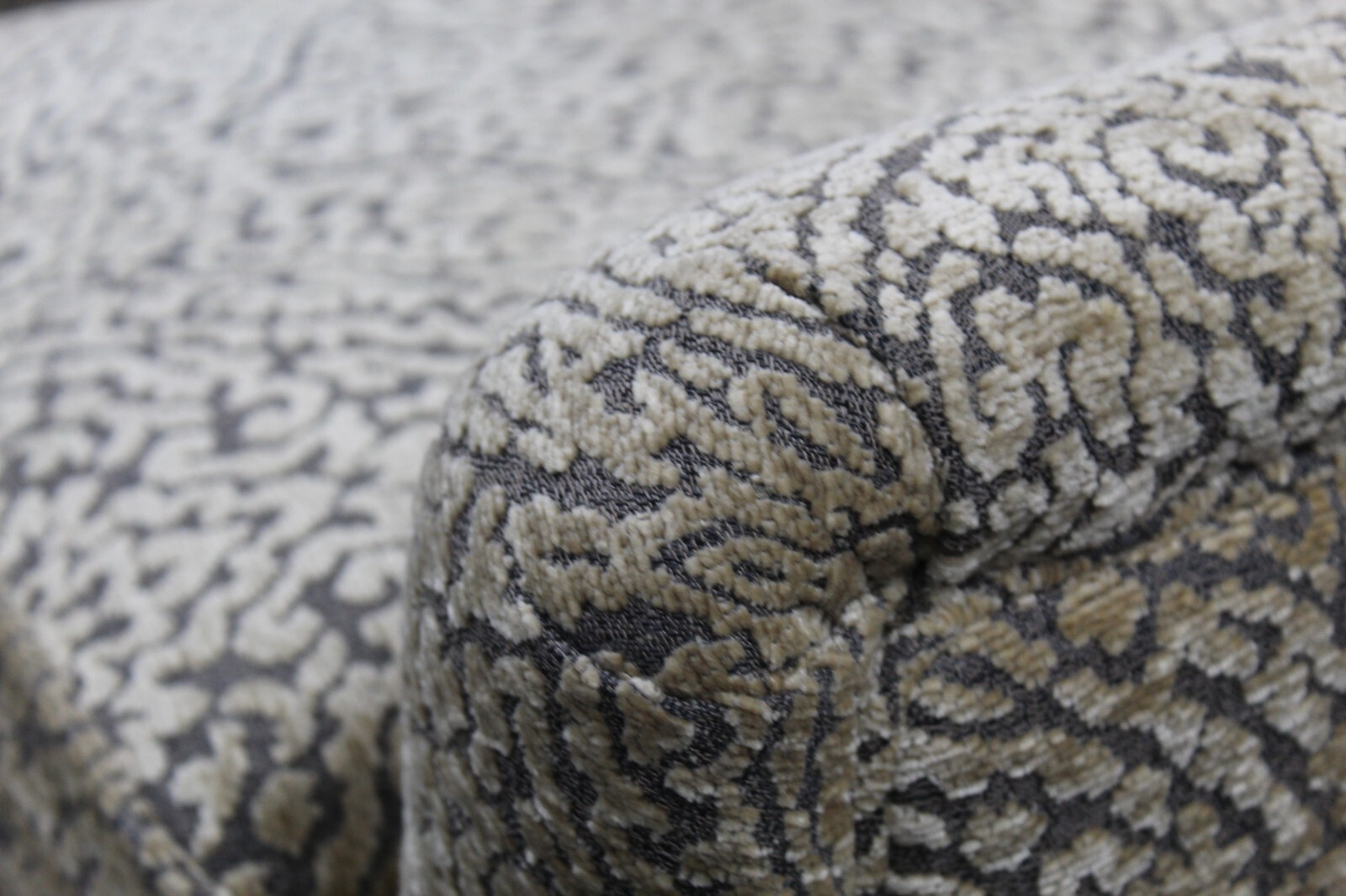 PARKER KNOLL NEWBURY, 3 SEATER SOFA IN THE TESS GOLD FABRIC RRP £1929