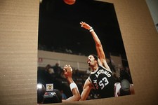 SAN ANTONIO SPURS ARTIS GILMORE UNSIGNED 8X10 PHOTO POSE 1
