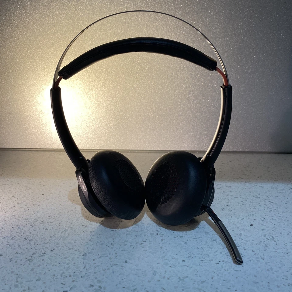 Plantronics B825M Poly Voyager Focus UC Bluetooth USB Headset - Image 2 of 4