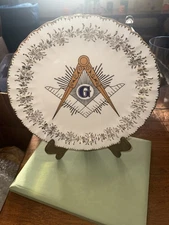 Vintage Sanders Mfg. Co. Masonic plate with Square and Compasses.