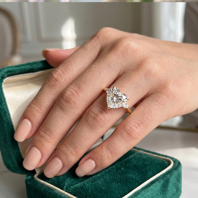 Herzschliff Diamant Ehering 2,3 Karat E F VVS 18 Karat Gelbgold CVD Lab Grown
