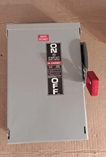 GE TH3361R 30 AMP FUSIBLE SAFETY SWITCH DISCONNECT 3 POLE 600 VAC / 250 VDC 3R