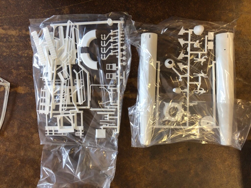 GLENCOE/ADAMS #8904 1/87TH SCALE THOR ROCKET PLASTIC MODEL KIT ,(NEW IN BOX) - Image 4 of 4