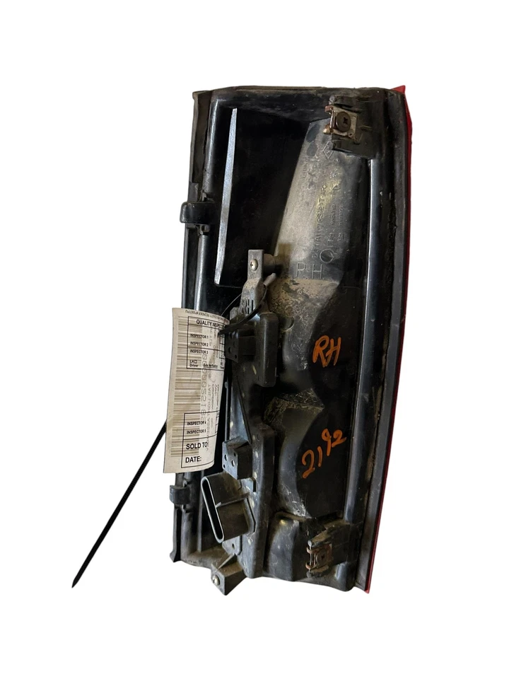 93 94 95 96 97 98 99 GMC PICKUP 1500 Tail Light Lamp Assembly Right Passenger - Image 2 of 4