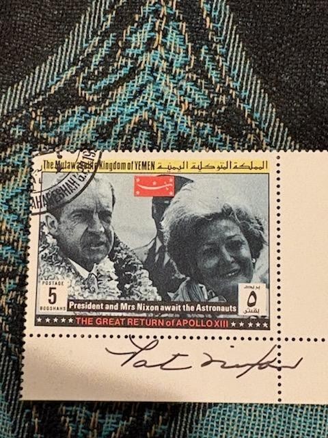 PAT  NIXON   rare      CERTIFIED  AUTOGRAPH