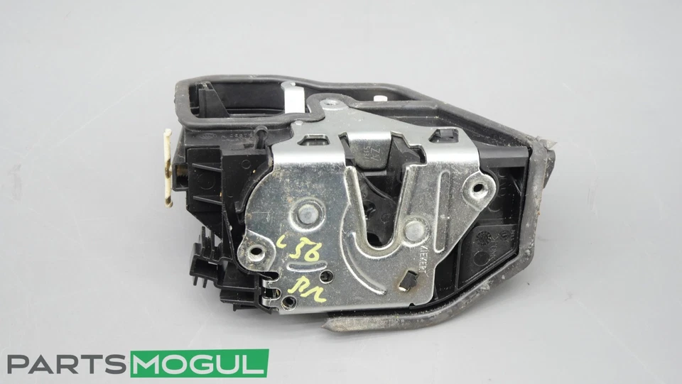 Actuador de bloqueo de pestillo de puerta lateral derecha trasera BMW 328i ActiveHybrid 3 2012-2016 OEM Foto 2 de 4