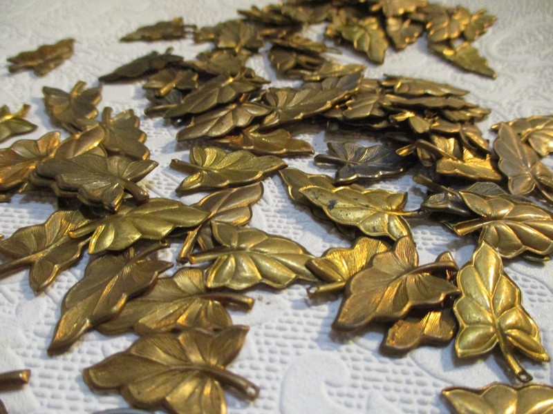 100 Vintage 1950's Leaf Stampings, Copper Tone Stamped Brass, Jewelry Components