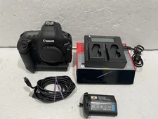 Canon EOS-1Ds Mark III 21.1 MP Digital SLR Camera Body Charger & 1 Battery (1)