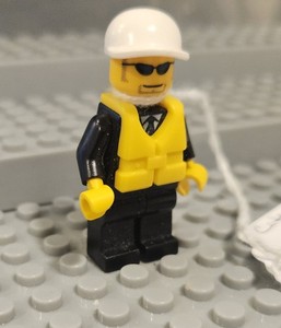 Lego MINIFIGURE- City Police Officer Cty0019.  Lot104