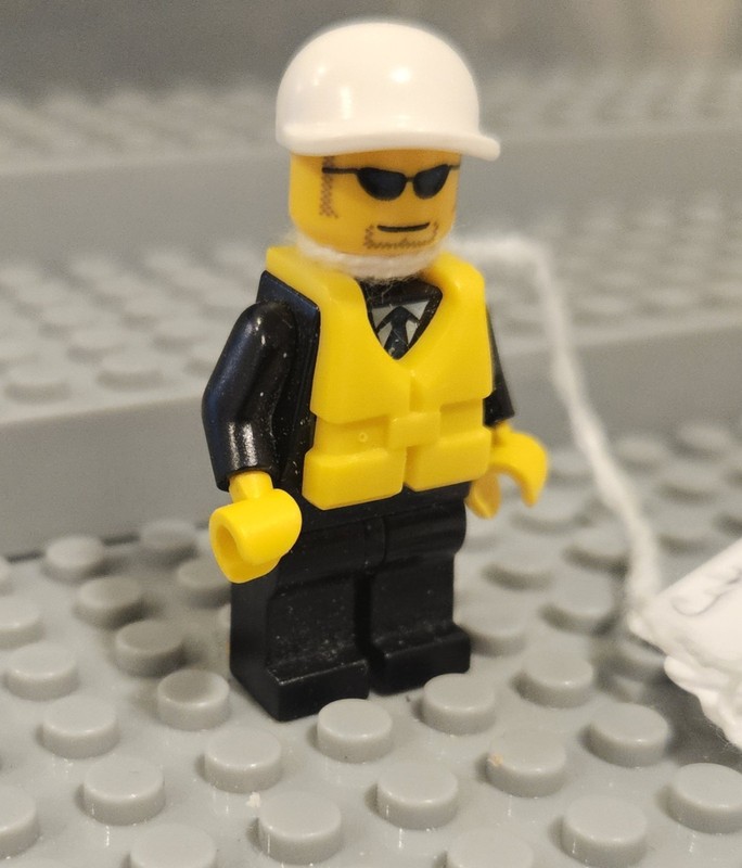 Lego MINIFIGURE- City Police Officer Cty0019.  Lot104