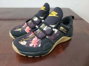 nike tech trainer womens