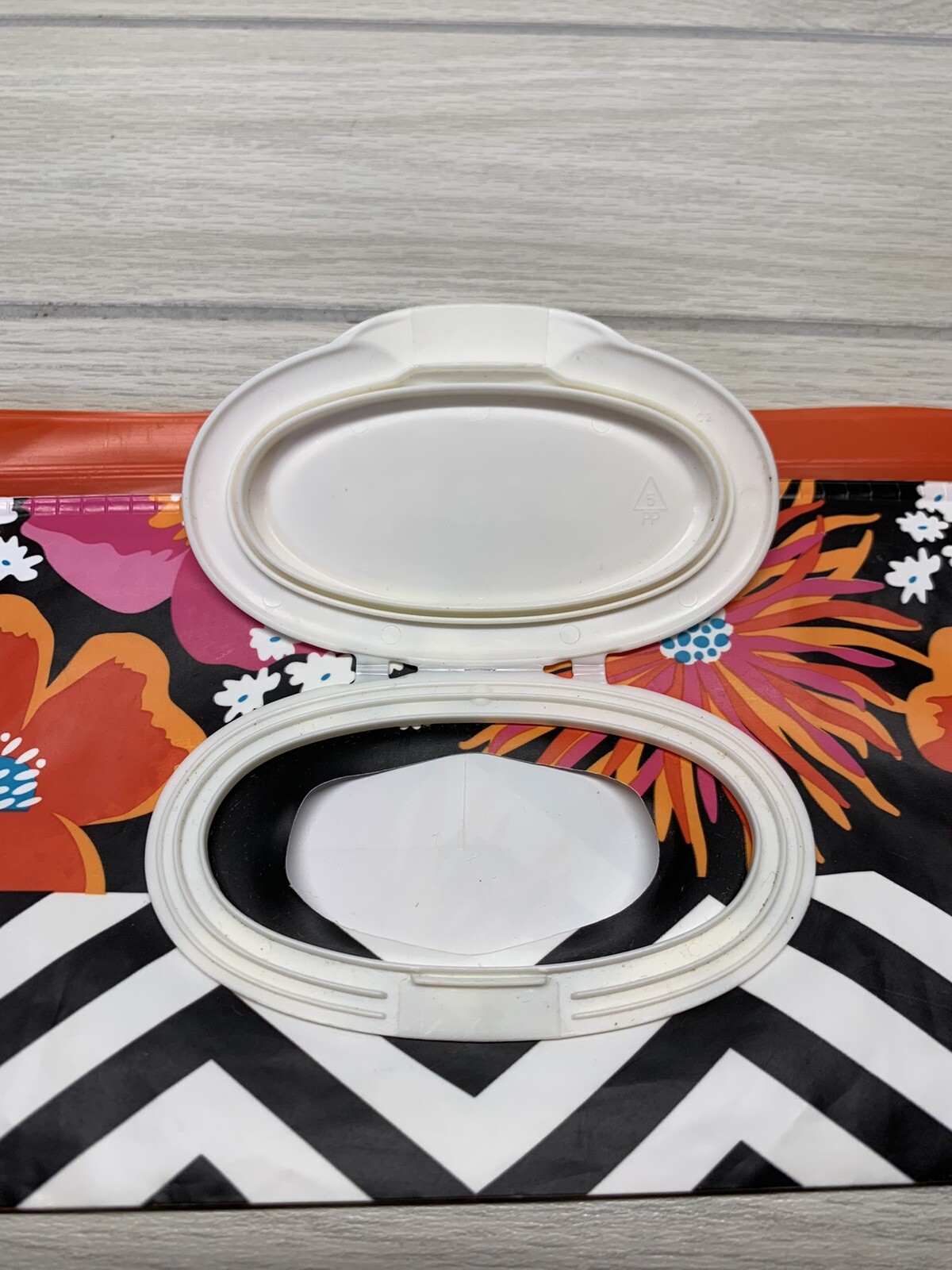 Huggies Clutch N Clean Refillable Baby Wipe Travel Pouch Flowers 9.5" X