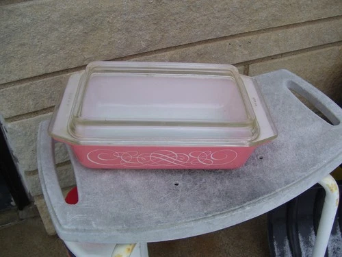 Pyrex Pink Scroll 575B Casserole Rectangle Baking Dish Opal Glass 2QT Vintage