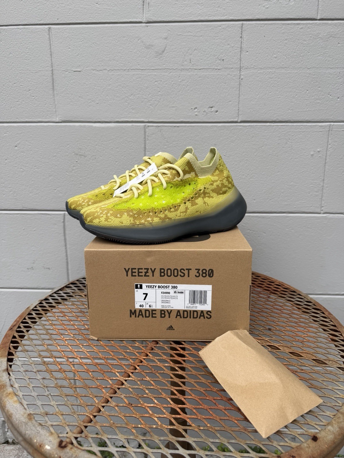 Brand New Adidas Yeezy Boost 380 Men’s Green Sneakers Casual Shoes FZ4990 Size 7