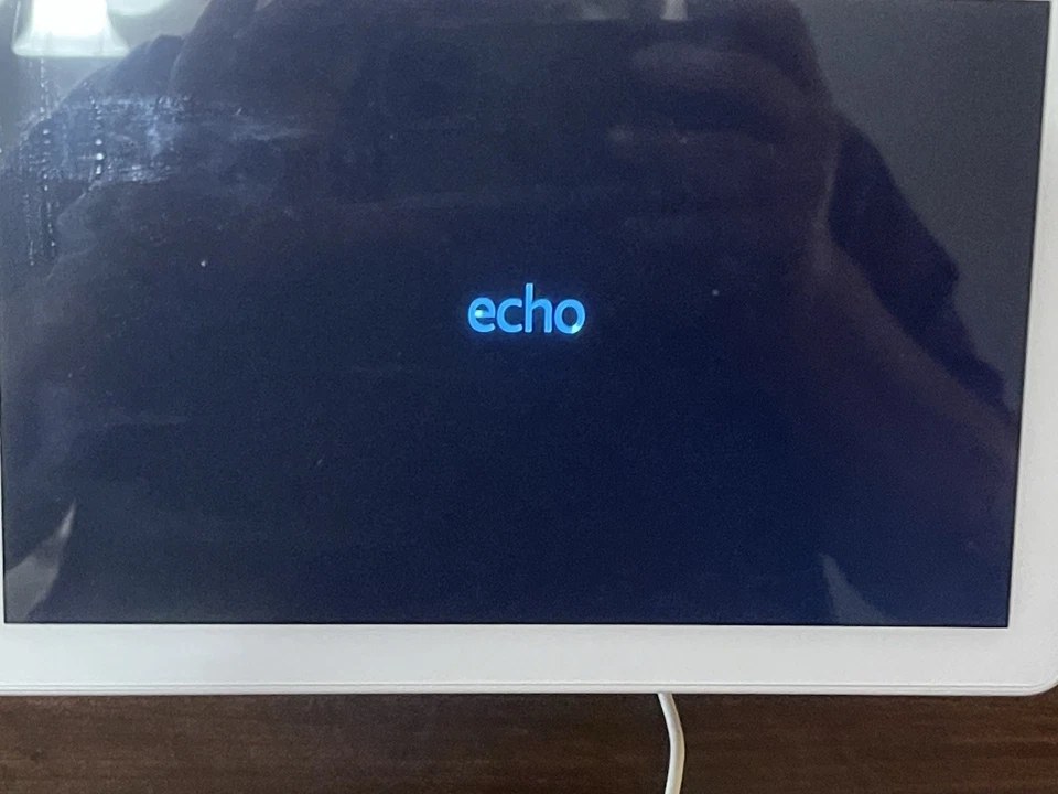 AMAZON ECHO SHOW 10 (3RD GEN) ALEXA SMART HOME CONTROL SPEAKER SCREEN - WHITE - Image 2 of 4
