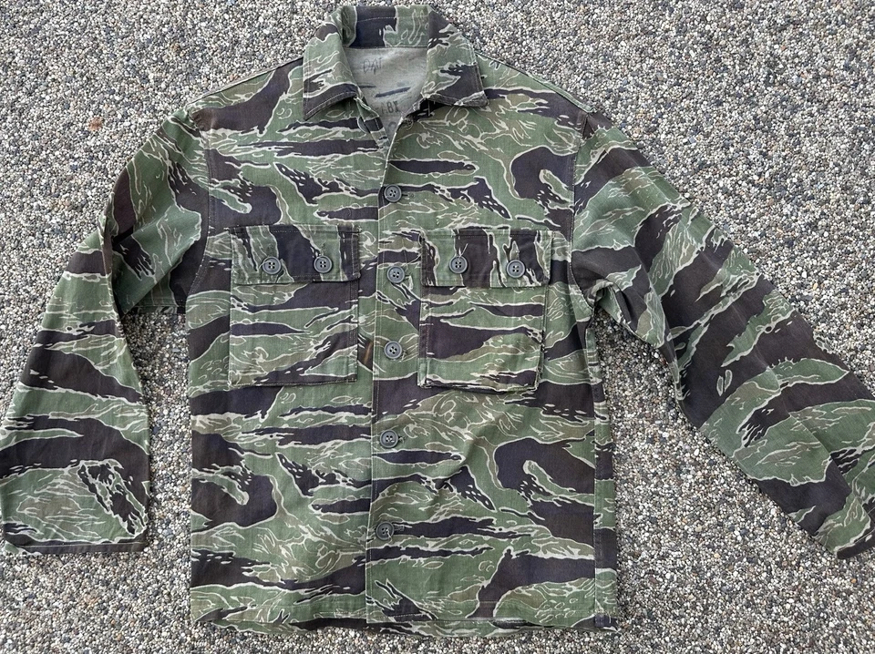 Vietnam Vietnamita Tigre Rayas Camisa Pantalones Uniforme Tigre Rayas Foto 2 de 4