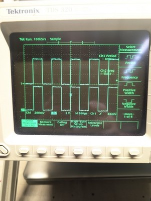 Tektronix TDS320 2-Channel 100 MHz Oscilloscope 86 Power ups! Calibration 02/27